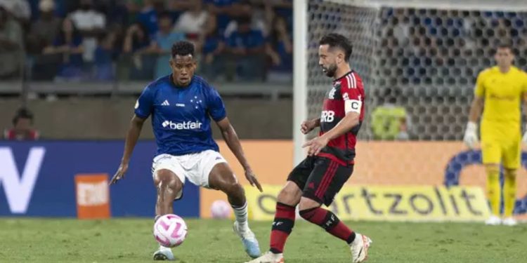 Com estreia de Tite, Cruzeiro perde para o Flamengo e fica a 1 ponto do Z-4