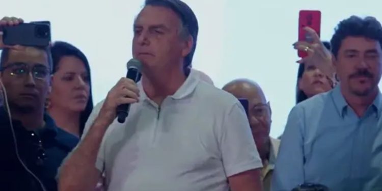Bolsonaro diz que houve um 'desastre' em 2022, mas diz que ano é 'página virada'