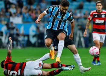 Flamengo perde para o Grêmio e desperdiça chance de assumir a vice-liderança do Brasileirão