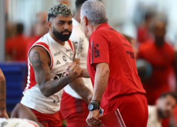 Paz selada? Flamengo divulga primeira foto de Gabigol e Tite