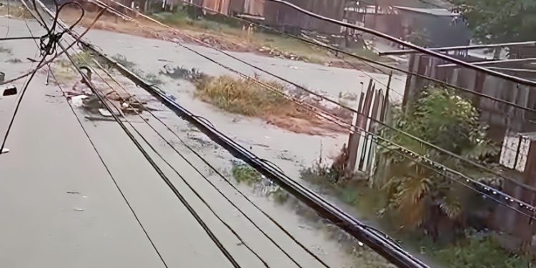 Vídeos mostram bairros alagados depois de forte chuva atingir Manaus