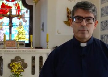 Padre descobre que vai ser pai e pede para sair da Igreja Católica