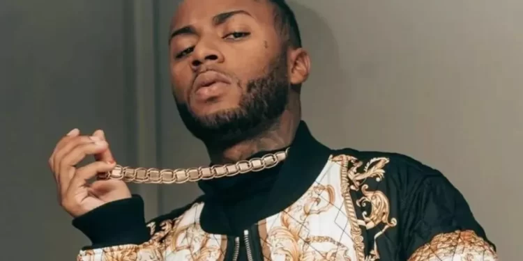 Vídeo: ônibus de cantor Orochi é atingido por tiros a caminho de show