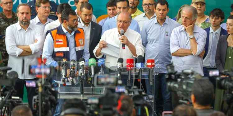 Governo Federal anuncia benefícios para cidades afetadas pela estiagem e auxílio para desabrigados em Beruri