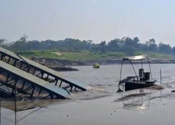 Veja momento em que porto de Itacoatiara desmorona com banzeiro gigante; veja vídeos