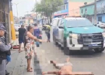 Vídeo: população espanca homem suspeito de abusar de menino na zona Leste de Manaus