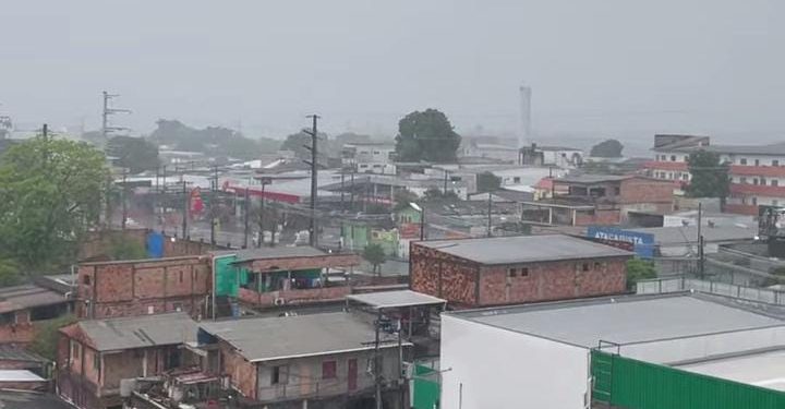 Defesa Civil registra deslizamentos e tombamentos após forte chuva em Manaus