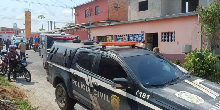 Assaltantes invadem casa, ameaçam torturar mulheres e matam esposo que reagiu no Santa Etelvina