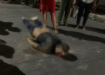 Suspeito de roubar motoboy é espancado até a morte no São José; cenas fortes