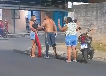 Vídeo: marido trai ‘amante’ com esposa, que descobre e o pau quebra
