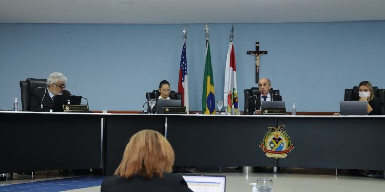 TCE-AM cumpre decisão de presidente do TJ sobre eventual afastamento de conselheiro