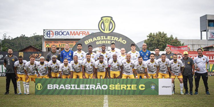 Amazonas FC vence Brusque de virada e conquista o título de campeão brasileiro da série C