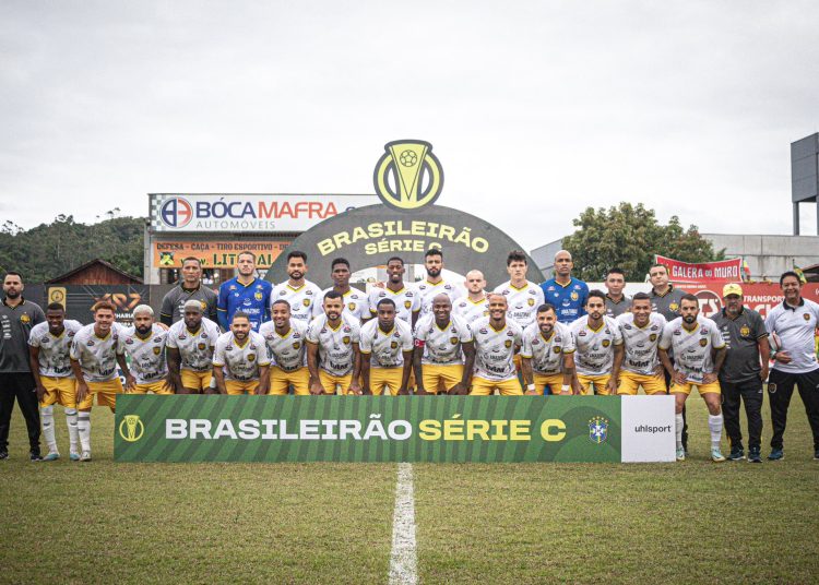 Amazonas FC vence Brusque de virada e conquista o título de campeão brasileiro da série C