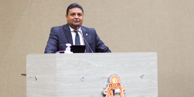 Caio André celebra aporte de recurso federal na cultura de Manaus