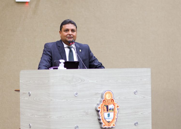 Caio André celebra aporte de recurso federal na cultura de Manaus