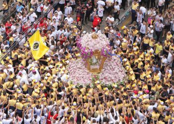 Círio de Nazaré leva multidão às ruas de Belém neste domingo 