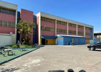 Aluna é morta com tiro na cabeça e outros três ficam feridos em ataque na escola; veja vídeo
