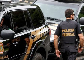 Delegado da PF é alvo de busca e apreensão por vazamento de dados sigilosos