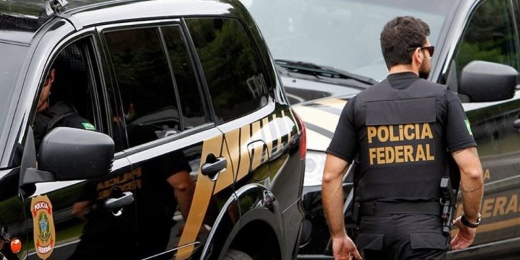 Delegado da PF é alvo de busca e apreensão por vazamento de dados sigilosos