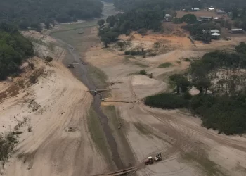 O município de São Gabriel da Cachoeira convive com o desafio para receber combustível que possa abastecer a usina termelétrica. Essa dificuldade trouxe a implementação do racionamento de energia elétrica na cidade.
