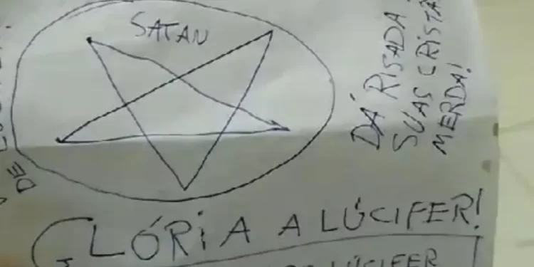 Vídeo: gato é esquartejado e deixado em altar de igreja com bilhete satanista