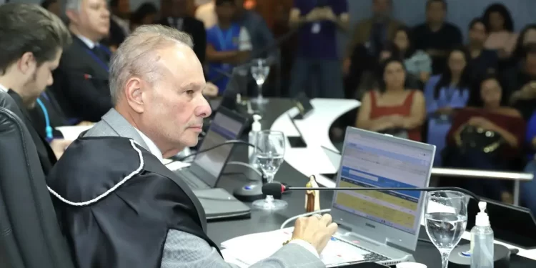 Prefeito de Manacapuru tem 48 horas para explicar gasto de  R$ 490 mil com show de Zé Vaqueiro