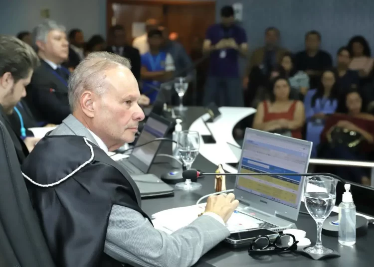 Prefeito de Manacapuru tem 48 horas para explicar gasto de R$ 490 mil com show de Zé Vaqueiro