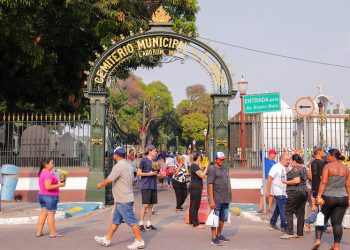 A Prefeitura de Manaus, por meio da Secretaria Municipal de Limpeza Urbana (Semulsp), realizou, nesta quinta-feira, 2/11. Cemitérios de
