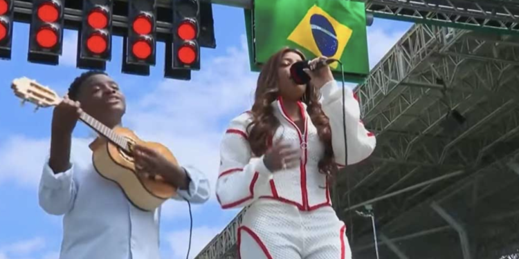 Vídeo: Ludmilla é acusada de esquecer o Hino Nacional durante abertura da Fórmula 1