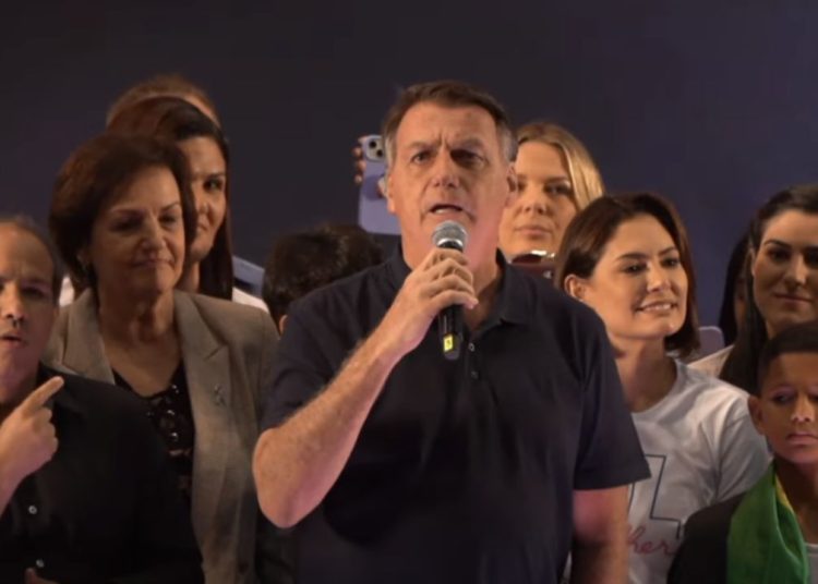 "Quem decidiu não foi o povo", volta a dizer Bolsonaro sobre eleições de 2022