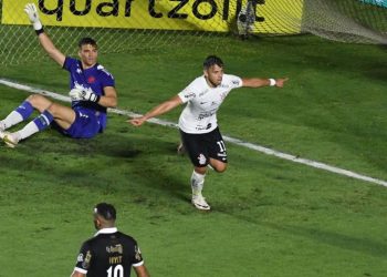 Corinthians vira sobre Vasco, se afasta do Z4 e complica o time carioca no Brasileirão