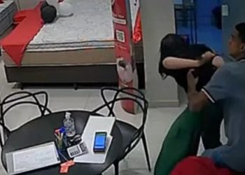 Câmera registra vendedora lutando com bandido para não ser estuprada