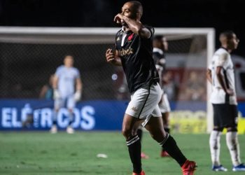 Vasco vence Botafogo, deixa Z4, e briga pelo título do Brasileirão embola de vez