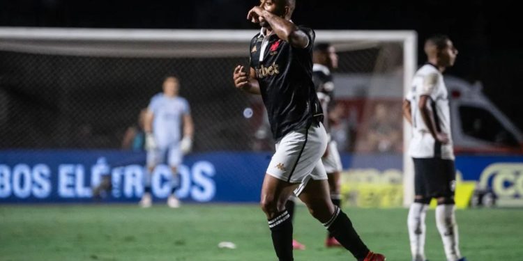 Vasco vence Botafogo, deixa Z4, e briga pelo título do Brasileirão embola de vez