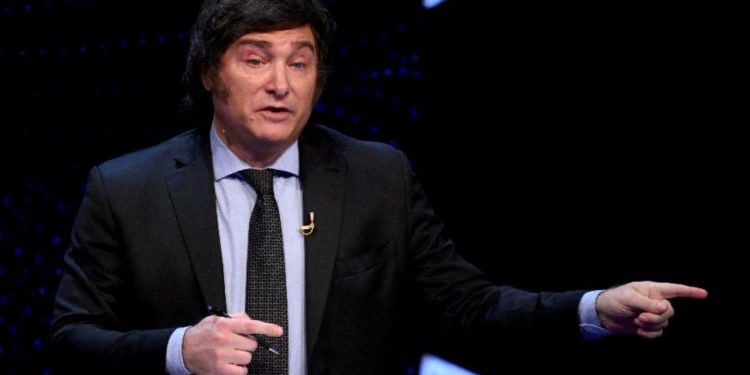 Javier Milei, comparado a Bolsonaro e Trump, é eleito presidente da Argentina