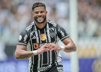 Com gol de Hulk, Atlético-MG massacra Grêmio e embola briga pelo título