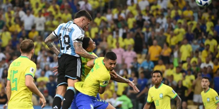 Brasil perde para Argentina após brigas no Maracanã e fica em 6º nas Eliminatórias