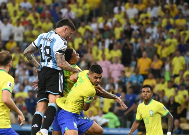 Brasil perde para Argentina após brigas no Maracanã e fica em 6º nas Eliminatórias