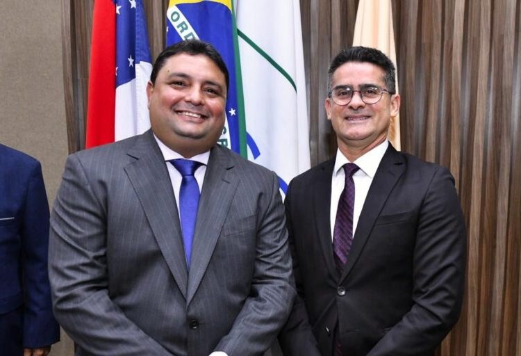 Risos e desdém 