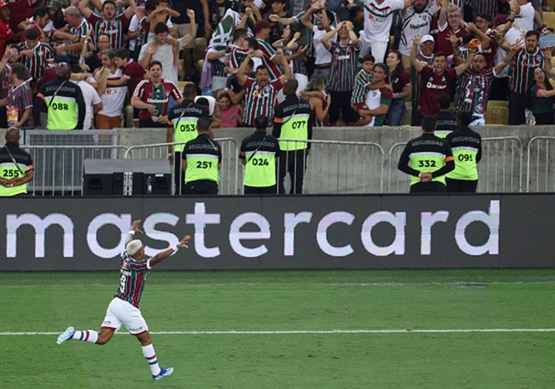 Pode comemorar, torcedor do Fluminense! Neste sábado (4), no Maracanã, o Tricolor carioca bateu o Boca Juniors por 2 x 1 e. Fluminense bate