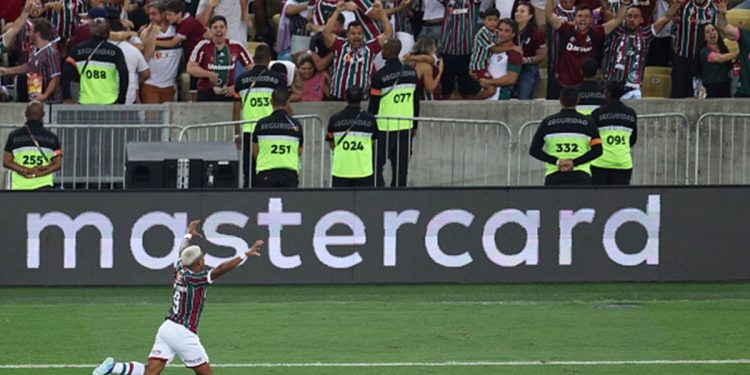 Pode comemorar, torcedor do Fluminense! Neste sábado (4), no Maracanã, o Tricolor carioca bateu o Boca Juniors por 2 x 1 e. Fluminense bate