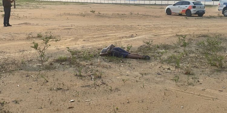 Corpo é encontrado com mãos e pés amarrados em ramal na AM-010