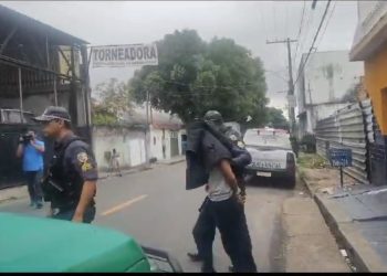 Homem invade casa da família e esfaqueia irmã no bairro Raiz