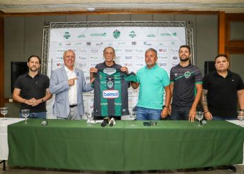 Manaus FC apresenta novo técnico e promove gerente de futebol