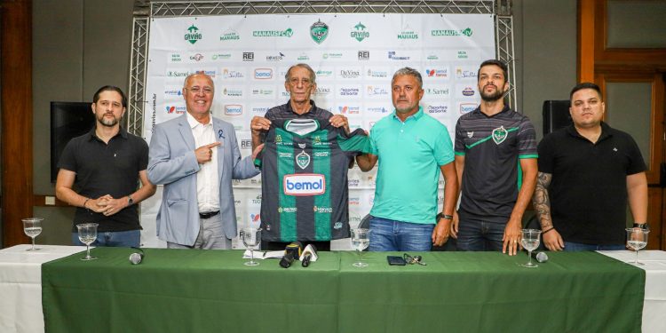 Manaus FC apresenta novo técnico e promove gerente de futebol