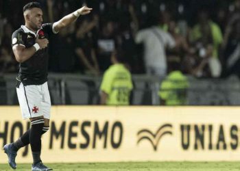 O Vasco ganhou do já rebaixado América-MG por 2 a 1, em São Januário, e segue firme na luta contra o rebaixamento. Vasco vence