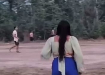 Um vídeo de uma mulher cobrando a pensão alimentícia do ex marido, com quem tem dois filhos autistas, viralizou. Vídeo: