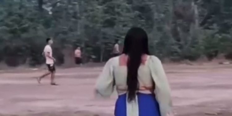 Um vídeo de uma mulher cobrando a pensão alimentícia do ex marido, com quem tem dois filhos autistas, viralizou. Vídeo: