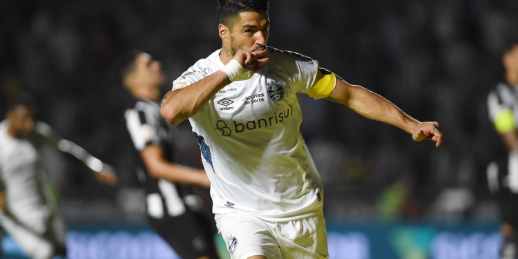 Em noite de Suárez, Grêmio supera Botafogo por 4 a 3 de virada