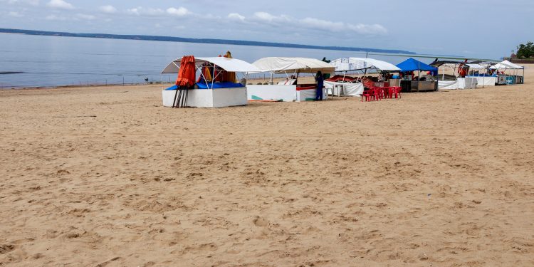 Praia da Ponta Negra liberada para banho